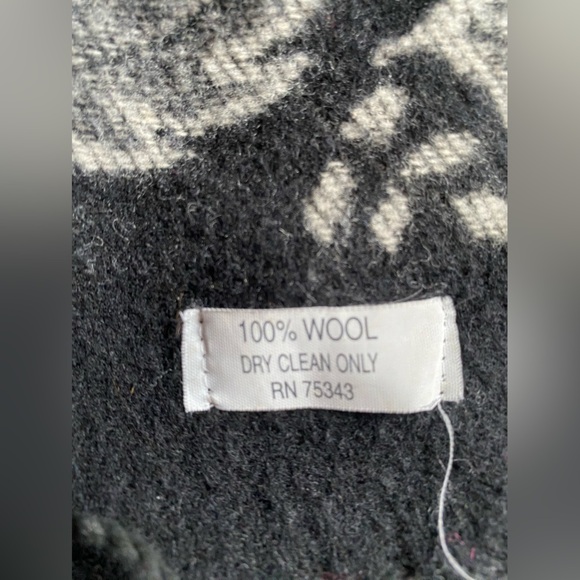 Vintage Aurora Paci 100% Wool Throw - Scarf - Shawl - Wrap - Picture 3 of 4